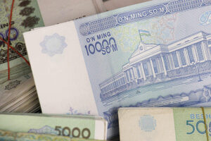 Где в Узбекистане можно взять деньги в долг?