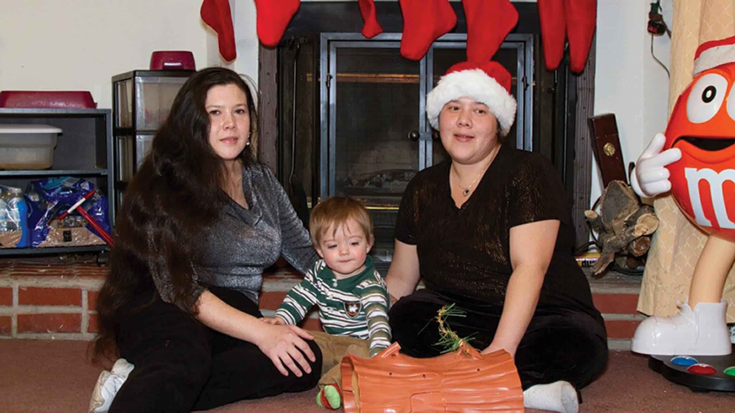 Ребекка (ліворуч) з Талоном та Крістін