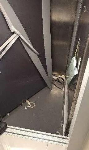 Ліфт, у якому чоловік провів 4 дні без води та їжі / © Bild