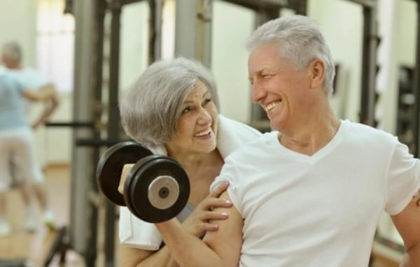 Золота трійка: присідання, віджимання та підтягування, які реально тримають у формі після 50