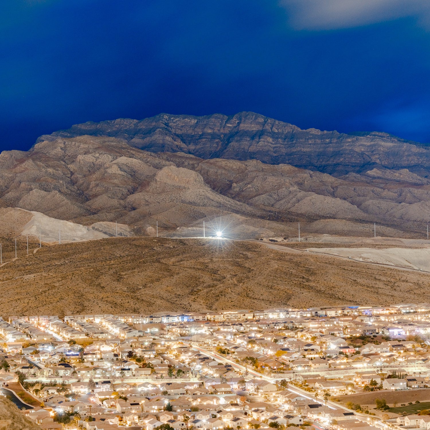 Лас-Вегас простягається в гори Мохаве