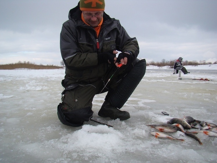 Рельєфні рибалки середини зими