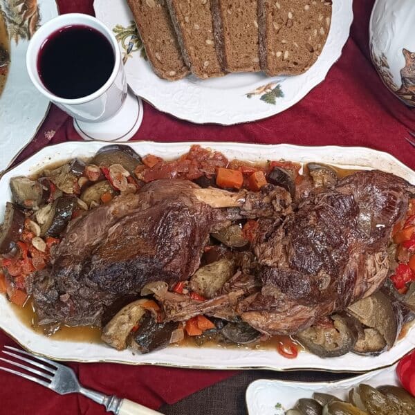 Бобрятина, тушкована з овочами
