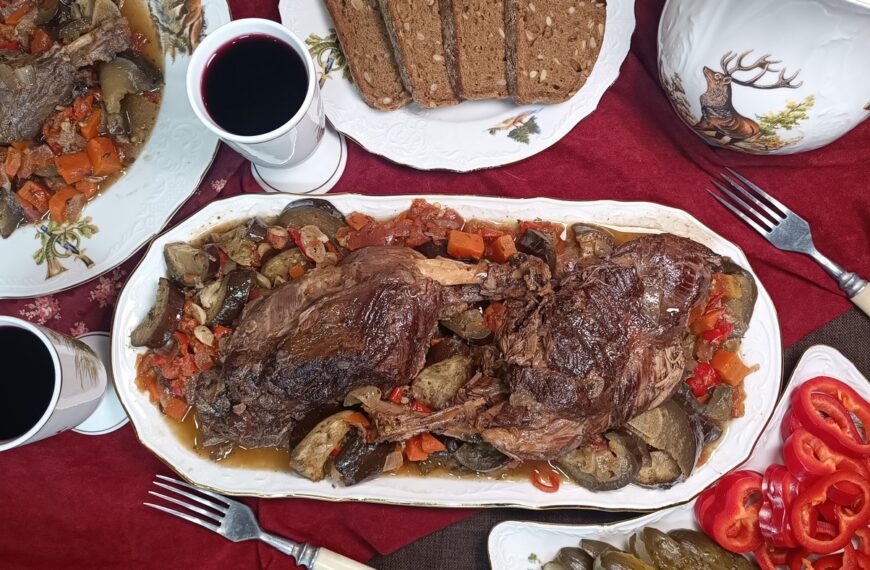 Бобрятина, тушкована з овочами