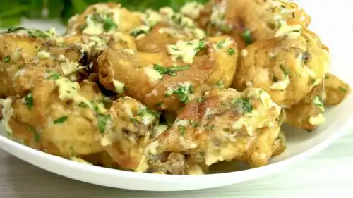 Не всі кулінари в курсі лайфхаку з пекарським порошком, але апетитніших крилець я ще не їла.