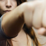 Самооборони для жінок. Як самостійно напрацювати удар?