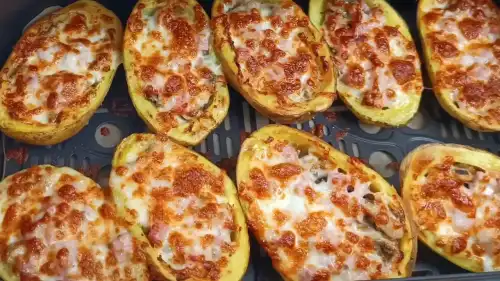 Апетитні картопляні човники з начинкою з грибів та сиру: простий рецепт для аерогрилю чи духовки.