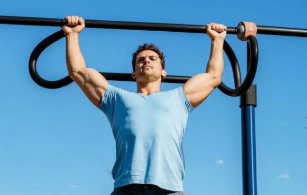 12 вправ, які потрібно виконувати перед підтягуванням