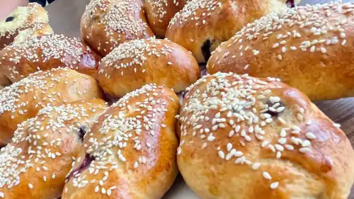 Причини розтріскування випічки та витікання начинки.