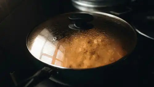 Кухонна кришка: помічник або перешкода?