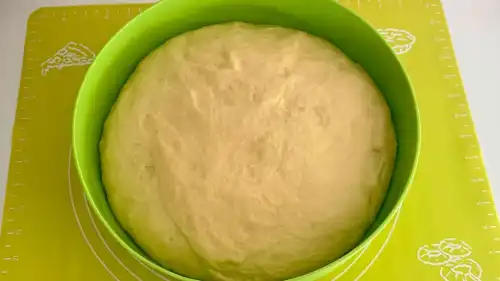 Заморозка дріжджового тіста без втрати якості: порадник для тих, хто цінує час.