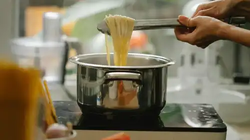 Масло у воді не запобігає склеюванню пасти.