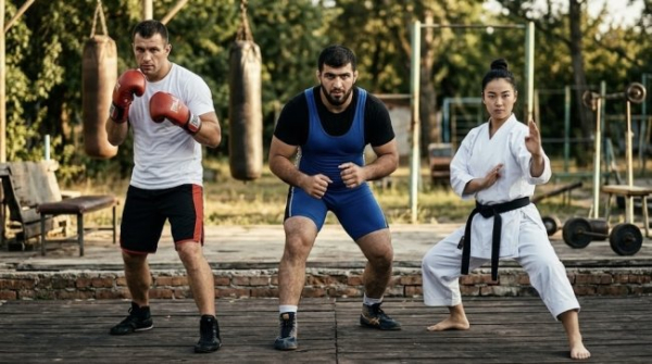 Хто сильніший: боксер, борець чи каратист – хлопчачі суперечки з дитинства