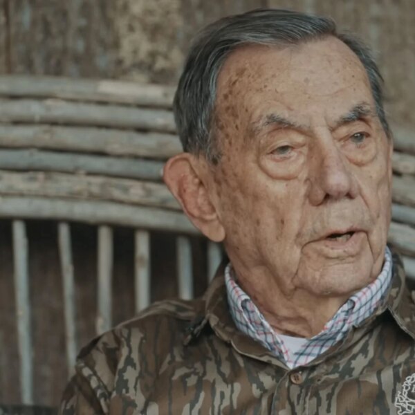 Пішов з життя легендарний мисливець на індиків Том Келлі