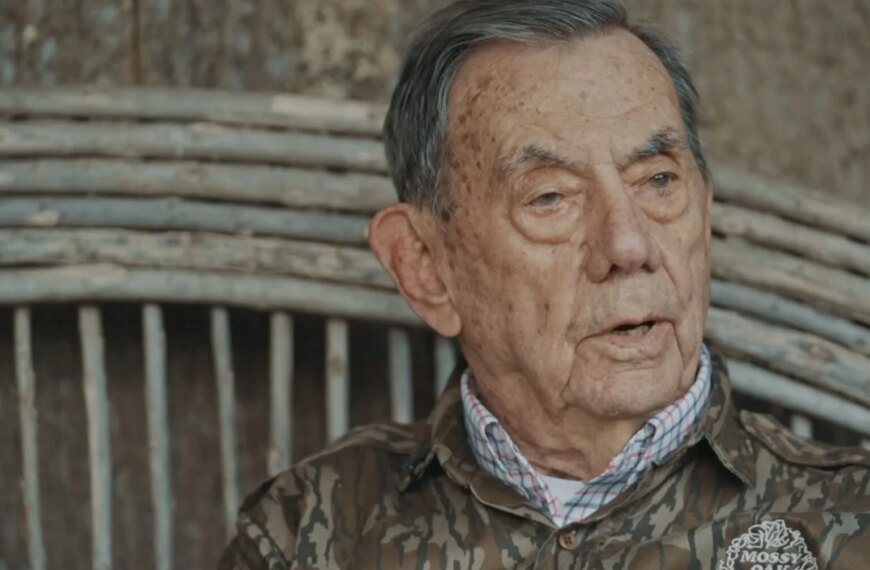 Пішов з життя легендарний мисливець на індиків Том Келлі